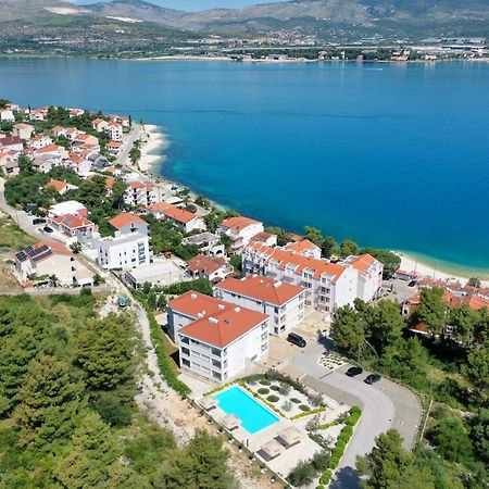 Malo More Resort Arbanija Exterior foto