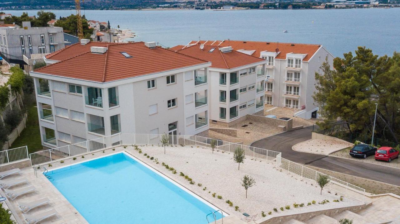 Malo More Resort Arbanija Exterior foto
