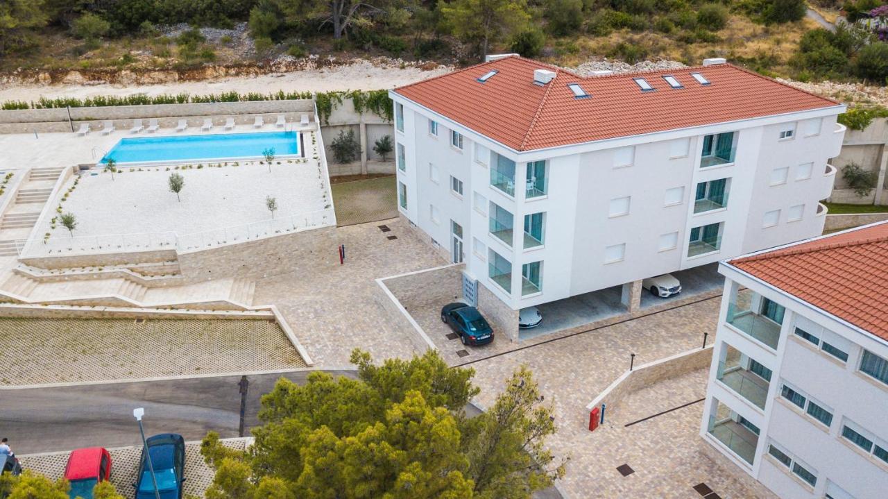 Malo More Resort Arbanija Exterior foto