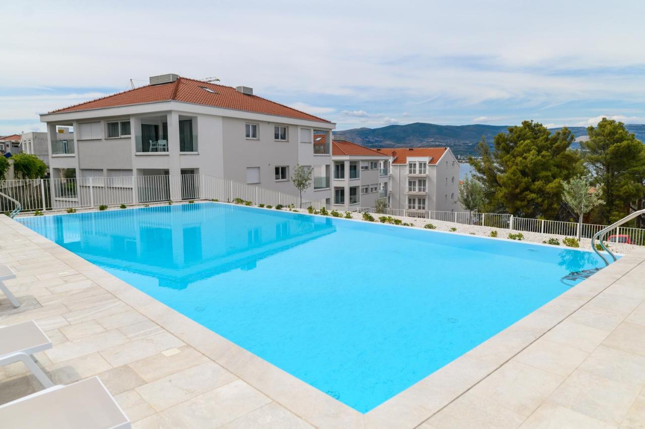 Malo More Resort Arbanija Exterior foto